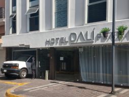 Personal del Instituto Jalisciense de Ciencias Forenses llega al 571 de la calle Morelos para confirmar las causas de muerte. ESPECIAL