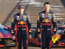 JUNTOS. Verstappen y Albon seguirían más allá de la presente temporada. AP