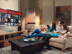 ENFOCADOS. En esta cuarentena la mayoría de las personas viven pegadas al televisor, teléfonos móviles o computadoras. ESPECIAL