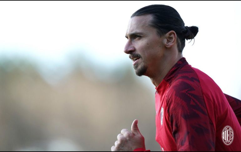 Ibrahimovic se lesionó el 25 de mayo. El diagnóstico de una lesión en el gemelo fue recibido con alivio en el club, ya que se temió en un primer momento por una rotura del tendón de Aquiles. TWITTER / @acmilan