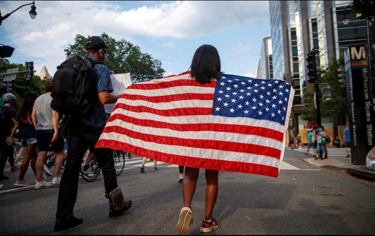 Miles de personas participaron en las manifestaciones de forma pacífica en la última jornada. EFE/S. Thew