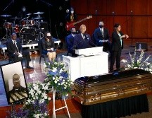 Miles de personas acudieron al funeral, en donde decenas de figuras públicas expresaron sus condolencias ante el féretro dorado de George Floyd. AP/J. Cortez