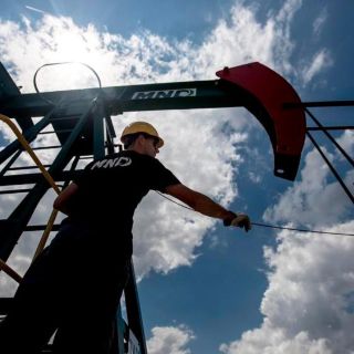 Cotizaciones del petróleo cierran estables en espera de la Opep+