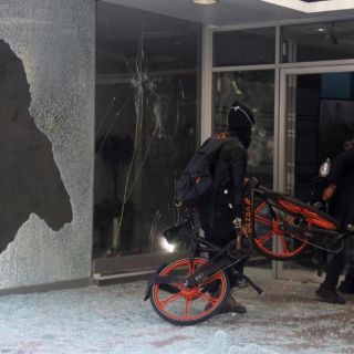 Encapuchados causan destrozos en CDMX por asesinatos de Floyd y Giovanni