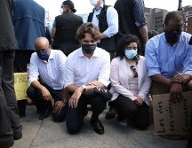 Justin Trudeau inclinó la cabeza mientras los participantes coreaban 