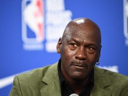 Michael Jordan, considerado el mejor basquetbolista de la historia, anunció este viernes un fondo por 100 millones de dólares destinado a las causas de igualdad racial y lucha social en Estados Unidos. AFP / ARCHIVO