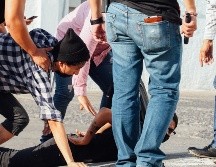 Señalan que eran cerca de tres camionetas con hombres encapuchados las que comenzaron a detener a manifestantes cerca de las 19 horas. EL INFORMADOR/G. Gallo