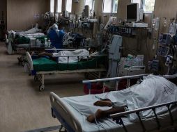 Del total de casos detectados, nueve mil 500 han sido hospitalizados, 302 más que en el anterior informe. EFE/S. Rugrand