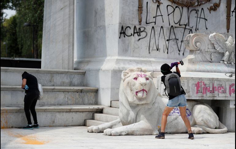 Manifestantes arremetieron contra el Hemiciclo a Juárez. AP/R. Blackwell