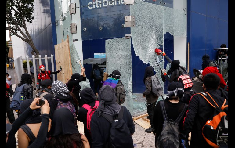 Destrozos en un cajero automático. AP/R. Blackwell