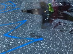 La desaparición de la estrella se llevó a cabo de forma gradual durante la protesta, primero con el nombre tachado, luego con insultos escritos y finalmente cubierta de pintura negra. TWITTER/ @PopCrave