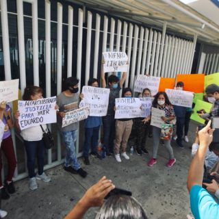 Familiares piden liberación de jóvenes detenidos por la Fiscalía
