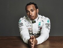 MOLESTO. El piloto británico dice sentirse solo en su lucha contra la desigualdad racial dentro del Gran Circo. DAMLER AG