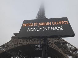 En un primer momento, el acceso hacia la Torre Eiffel se hará exclusivamente por las escaleras y hasta la segunda planta. AFP / ARCHIVO