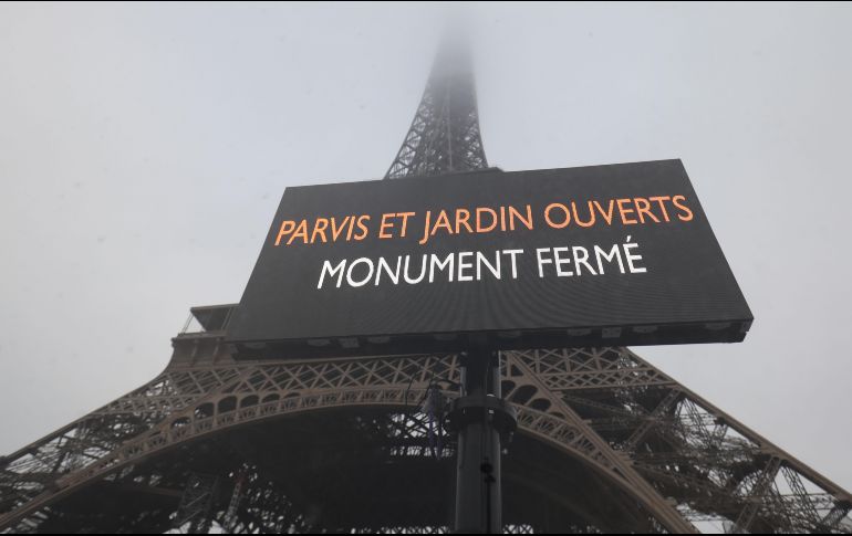 En un primer momento, el acceso hacia la Torre Eiffel se hará exclusivamente por las escaleras y hasta la segunda planta. AFP / ARCHIVO