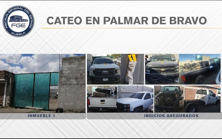 Los elementos de la Agencia Estatal de Investigación aseguran ocho vehículos con reporte de robo y placas de Veracruz, Puebla y Jalisco. TWITTER / @FiscaliaPuebla