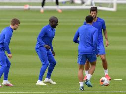 El futbolista francés (C) había entrenado por separado por sus temores ante la pandemia. TWITTER / @ChelseaFC