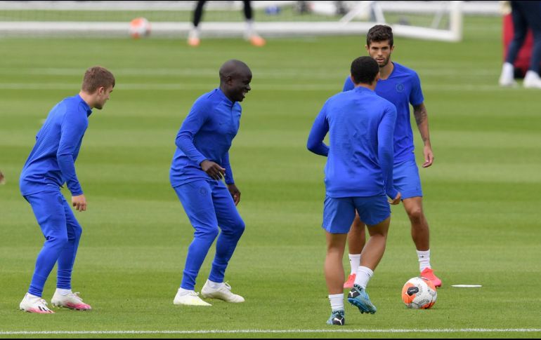 El futbolista francés (C) había entrenado por separado por sus temores ante la pandemia. TWITTER / @ChelseaFC