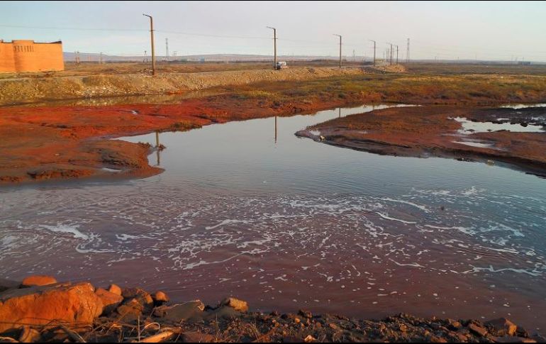 El combustible se filtró cuando colapsó un tanque de almacenamiento en la central eléctrica en Norilsk. AP/V. Ryabinin