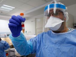 Muestras de casos sospechosos de COVID-19 en Tel Aviv. La experta dijo que se refería solamente a unos pocos estudios, no al panorama completo. AFP/G. Cohen-Magen