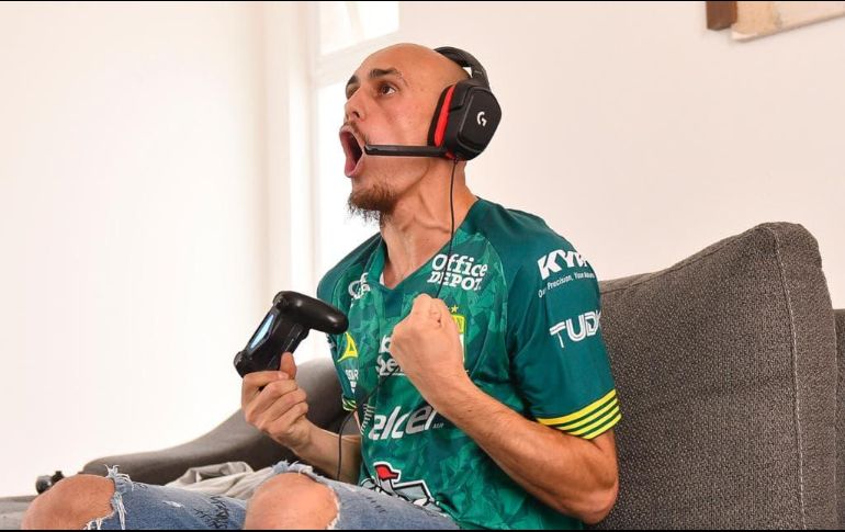 El León estuvo al borde  la eliminación en la eLiga MX, pero Nico Sosa lo salvó con una milagrosa remontada al Santos Laguna de 2-1, para avanzar a la semifinal. TWITTER / @clubleonfc