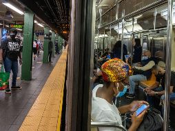 Los estados más afectados han sido los más prudentes en las medidasd desconfinamiento. Las mascarillas se ven por doquier en Nueva York. AFP/ARCHIVO