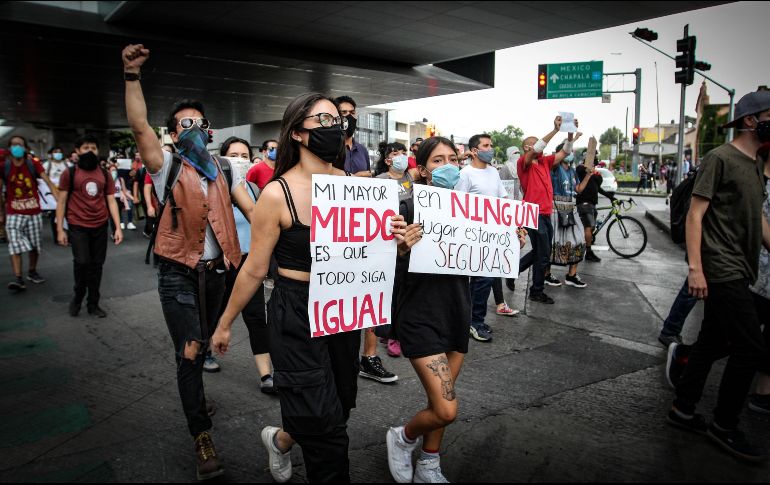 Estudiantes de la UdeG realizaron la quinta marcha en protesta por el homicidio de Giovanni, misma que se realizó en paz de principio a fin. EL INFORMADOR/E. Barrera