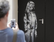 La obra, en homenaje a las 90 personas que murieron en la sala de espectáculos del Bataclan el 13 de noviembre del 2015, había sido colocada en una de las puertas de la salida de emergencias. AFP / T. Samson