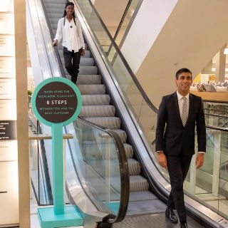 Inglaterra abrirá tiendas y zoológicos pese a críticas al plan de desescalada