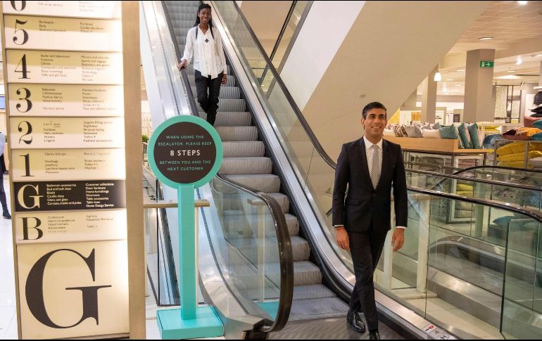 Siempre que se mantenga la distancia de seguridad, las tiendas, zoológicos, parques safari y autocines de Inglaterra podrán retomar la actividad el 15 de junio.AFP/S. Walker