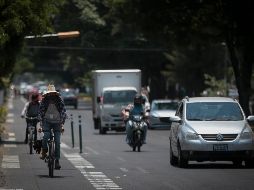 La ciclovía se construye en los carriles que circulan hacia el Periférico, por lo que tomará el espacio de uno. EL INFORMADOR / F. Atilano