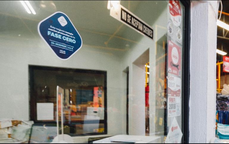 El gobierno estatal recordó que el objetivo del distintivo de apertura de establecimientos es brindar certeza de que los negocios cumplen con las medidas sanitarias. EL INFORMADOR / ARCHIVO