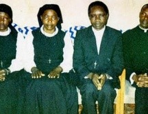 Los líderes de la secta prendieron fuego a la iglesia con más de 700 personas adentro. ESPECIAL