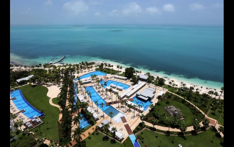 Vista desde una habitación del Hotel Riu Palace Península, en Cancún. La magnitud de la caída de los cuartos ocupados durante la pandemia fue mayor al 90 por ciento. EFE/A. Cupul