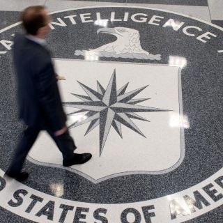 Ex funcionario de la DEA finge ser de la CIA; hace millones