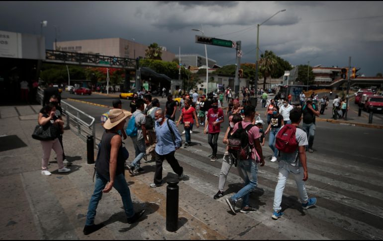 Los jaliscienses relajaron las medidas de sanidad. La mitad de los cinco mil 244 casos acumulados desde marzo se documentó en los últimos 10 días. EL INFORMADOR/F. Atilano