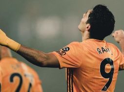 Hoy, dos años y 39 goles después, el balompié inglés celebra que el delantero mexicano haya pasado de ser un préstamo a una compra. INSTAGRAM / @raulalonsojimenez9