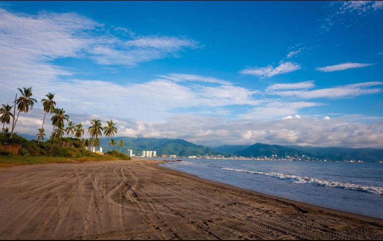Los gobiernos municipales vigilarán que se garanticen las medidas en las playas públicas, señala el gobernador. NTX / ARCHIVO
