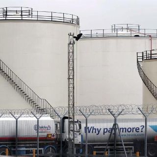 Petróleo cierra estable luego de fuerte caída el jueves