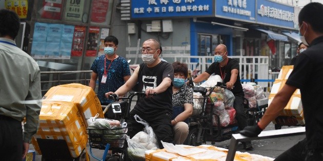 Alertan en China por nuevo brote de COVID-19 en Beijing