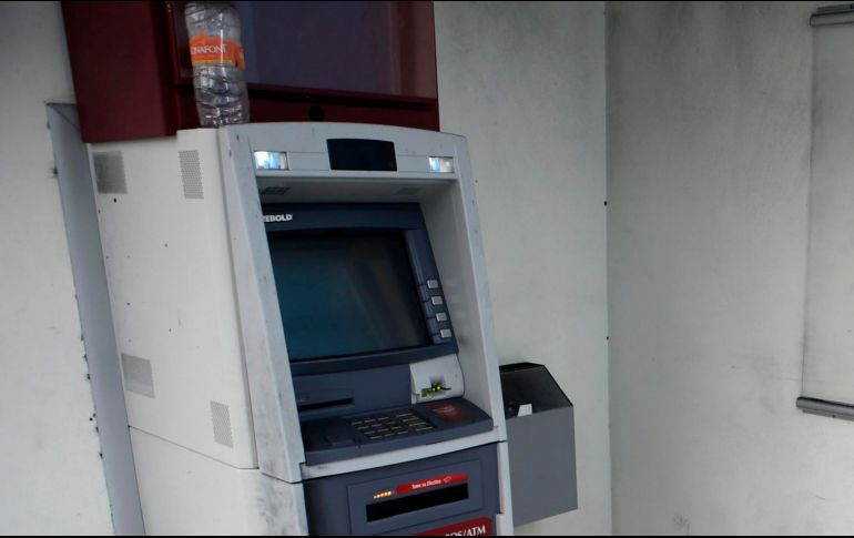 Hubo una reacción rápida de los oficiales, por lo que los criminales se fueron del lugar minutos antes de su llegada sin lograr arrancar el cajero, el cual no presentaba daño alguno. SUN / ARCHIVO