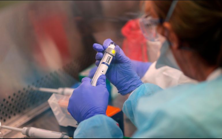 Empresas como Moderna y Sanofi también se apresuran a crear y producir una vacuna contra el nuevo coronavirus. AP/ARCHIVO