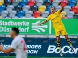 El Dortmund se sitúa provisionalmente a cuatro puntos del Bayern, que tiene este sábado un complicado desplazamiento al templo del Gladbach. AFP / L. Kuegler