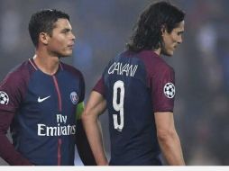 Si la Champions League no se reanuda, Thiago Silva y Edinson Cavani no volverán a vestir la camiseta del PSG. AFP / ARCHIVO