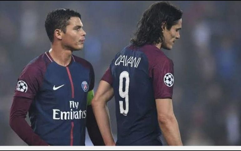 Si la Champions League no se reanuda, Thiago Silva y Edinson Cavani no volverán a vestir la camiseta del PSG. AFP / ARCHIVO