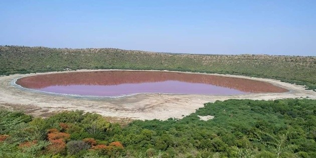Lago creado por meteorito en India se vuelve rosa repentinamente