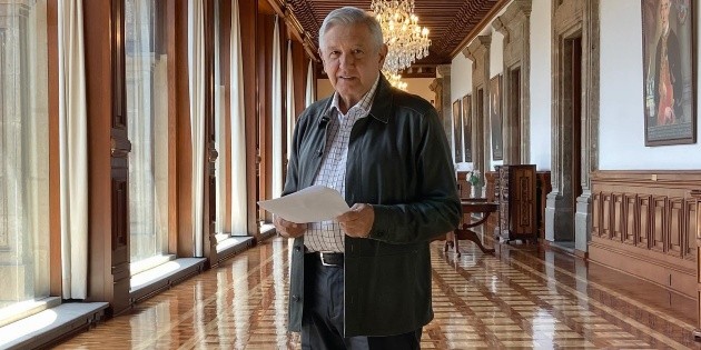L&oacute;pez Obrador presenta dec&aacute;logo para salir del COVID-19