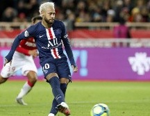 La estrella del PSG, Neymar, que viajó a Brasil a mediados de marzo antes del confinamiento por el COVID-19, regresó este sábado a Francia. EFE / ARCHIVO