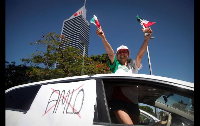 La caravana recorrió varios kilómetros de las principales avenidas de Guadalajara, donde se observaron unos dos mil automóviles. EFE/F. Guasco