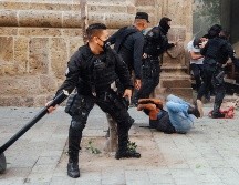 La CEDHJ enfatiza que el comportamiento de la policía ha provocado un distanciamiento entre la autoridad y la población en tiempos de crisis. EL INFORMADOR/G. Gallo